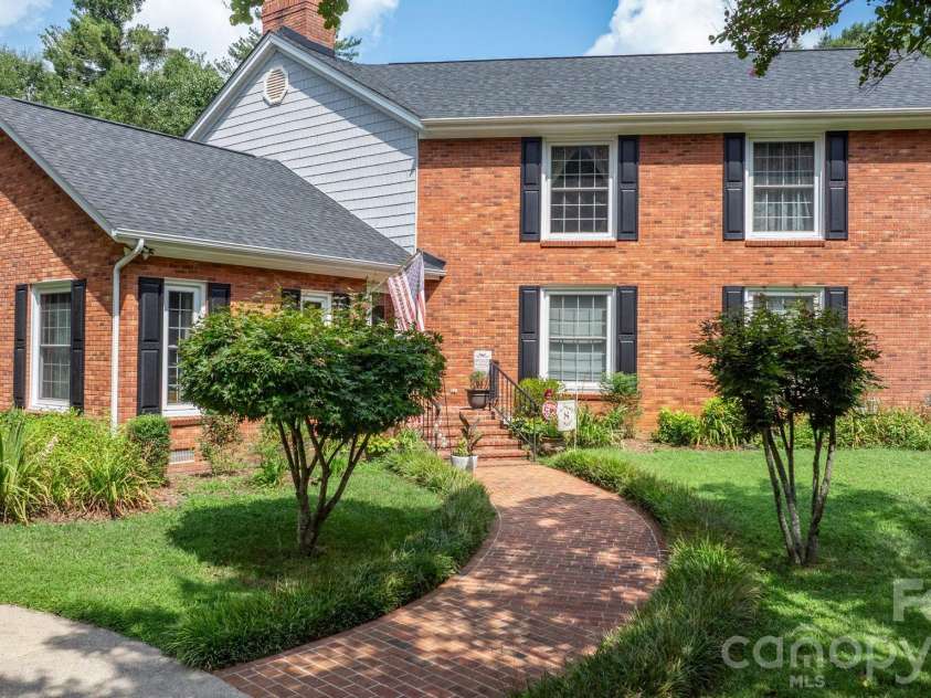 1750 5th Street Drive, Hickory, NC 28601.  MLS# CAR4315311, YatesRealty ID 29423. 