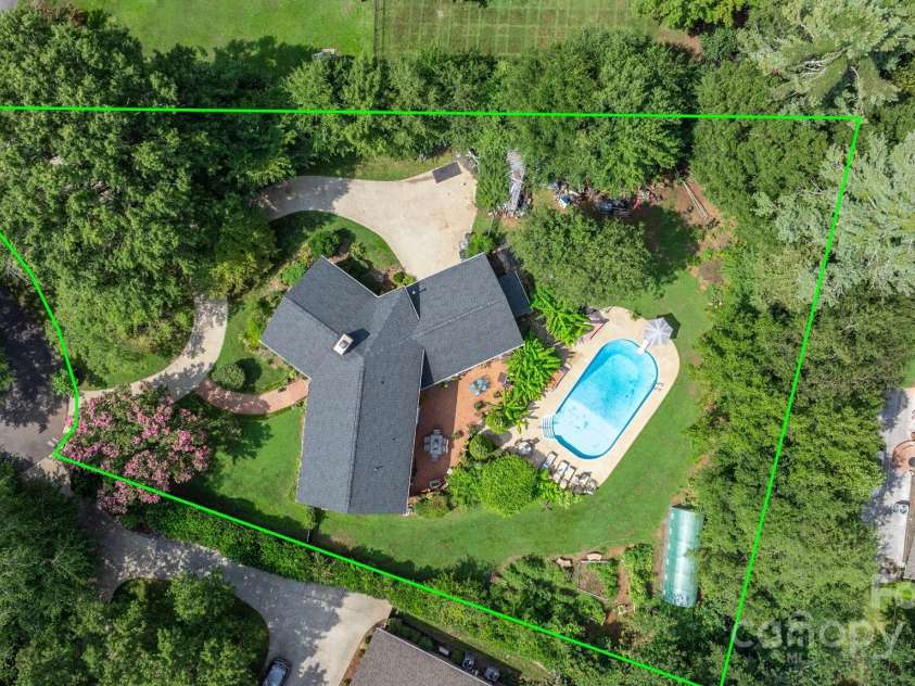 1750 5th Street Drive, Hickory, NC 28601.  MLS# CAR4315311, YatesRealty ID 29423. Property line is approx