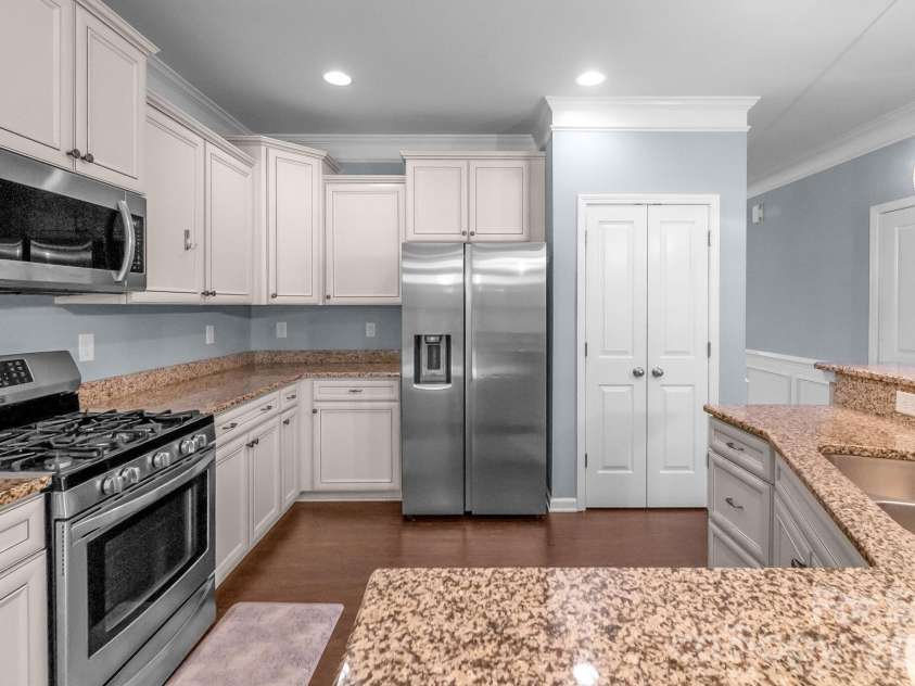 1410 San Gabriel Avenue, Charlotte, NC 28214.  MLS# CAR4390404, YatesRealty ID 29426. 