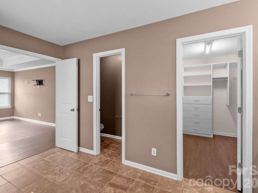 1410 San Gabriel Avenue, Charlotte, NC 28214.  MLS# CAR4390404, YatesRealty ID 29426. 