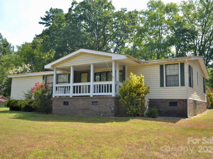 305 Sexton Street, Kannapolis, NC 28081.  MLS# CAR4286691, YatesRealty ID 29426. 