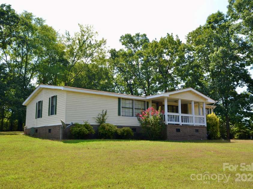 305 Sexton Street, Kannapolis, NC 28081.  MLS# CAR4286691, YatesRealty ID 29426. 