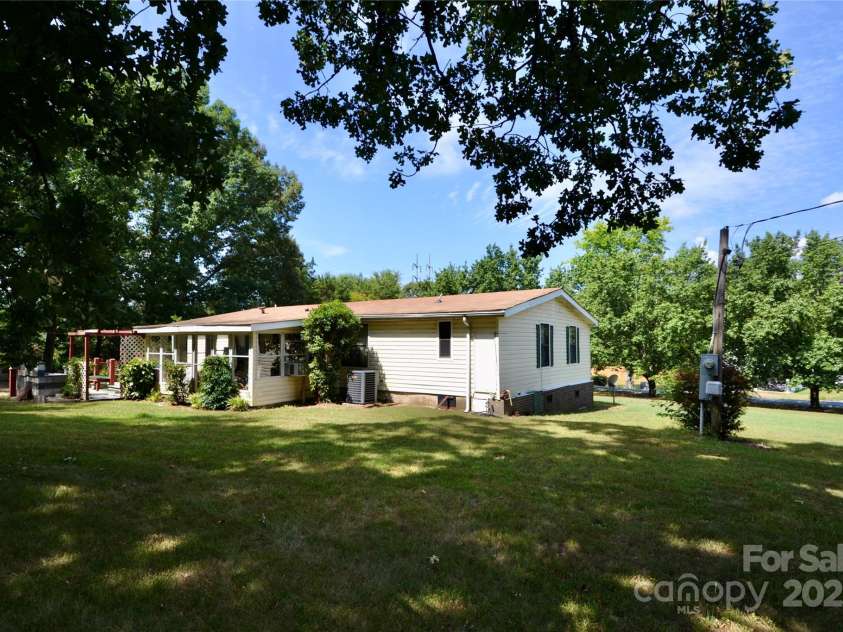 305 Sexton Street, Kannapolis, NC 28081.  MLS# CAR4286691, YatesRealty ID 29426. 
