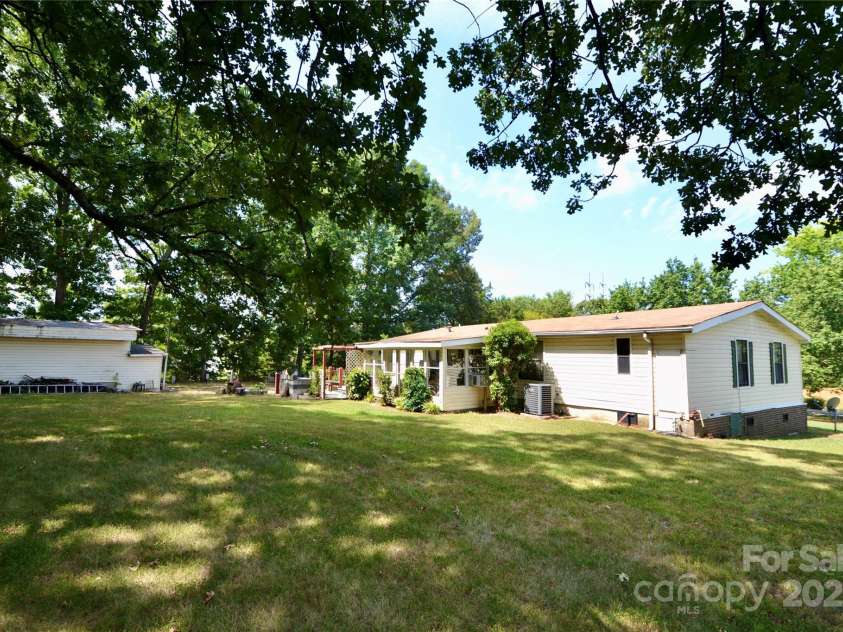 305 Sexton Street, Kannapolis, NC 28081.  MLS# CAR4286691, YatesRealty ID 29426. 