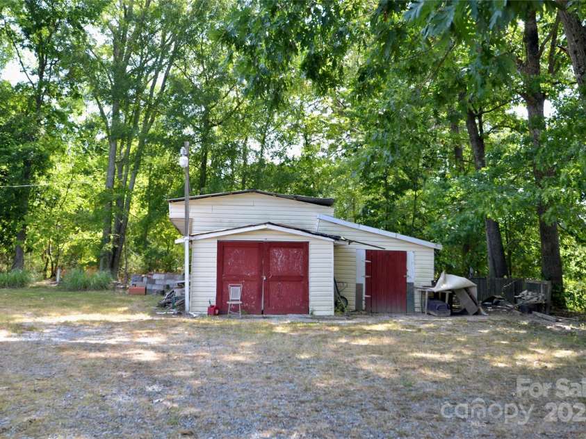 305 Sexton Street, Kannapolis, NC 28081.  MLS# CAR4286691, YatesRealty ID 29426. 