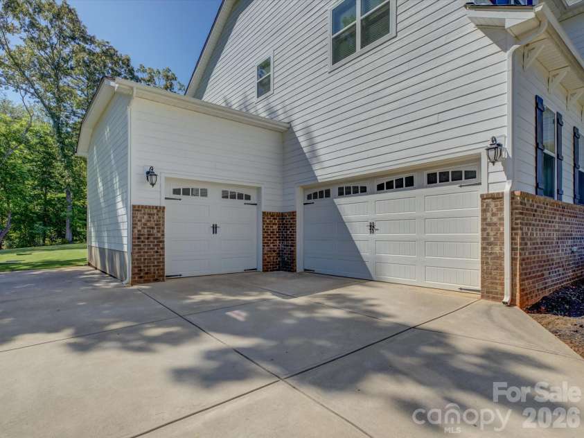4797 Killian Crossing Drive, Denver, NC 28037.  MLS# CAR4391149, YatesRealty ID 29427. 