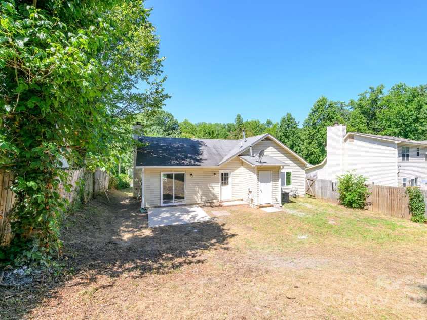 1209 Eagles Landing Drive, Charlotte, NC 28214.  MLS# CAR4282968, YatesRealty ID 29428. Backyard