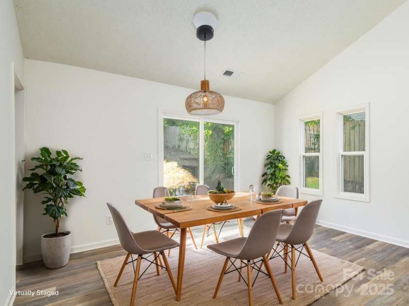 1209 Eagles Landing Drive, Charlotte, NC 28214.  MLS# CAR4282968, YatesRealty ID 29428. Dining area