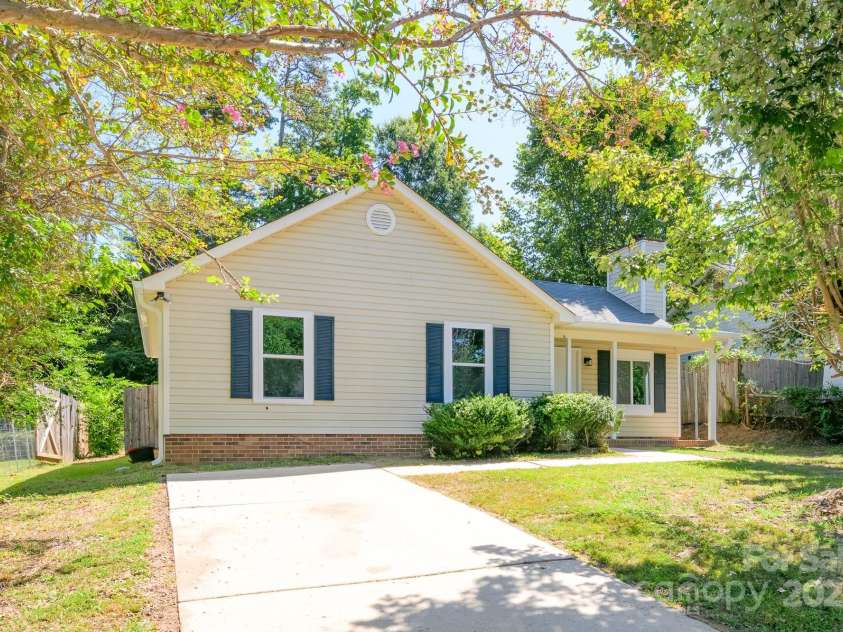 1209 Eagles Landing Drive, Charlotte, NC 28214.  MLS# CAR4282968, YatesRealty ID 29428. Front
