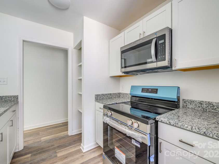 1209 Eagles Landing Drive, Charlotte, NC 28214.  MLS# CAR4282968, YatesRealty ID 29428. Kitchen