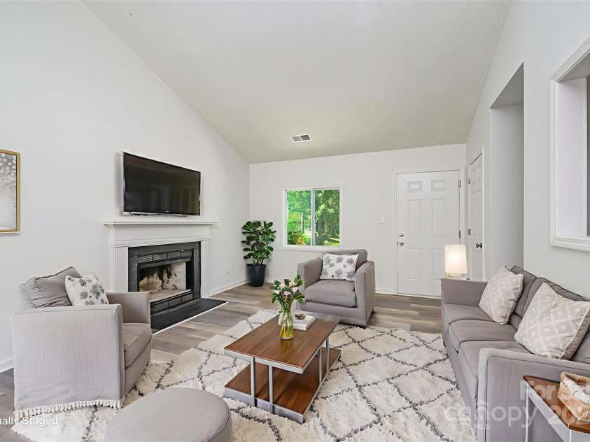 1209 Eagles Landing Drive, Charlotte, NC 28214.  MLS# CAR4282968, YatesRealty ID 29428. Living room