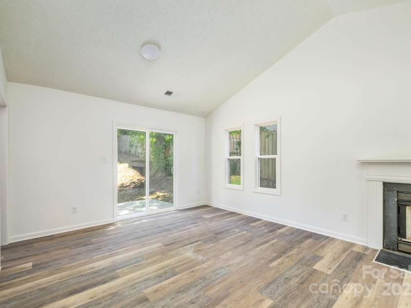 1209 Eagles Landing Drive, Charlotte, NC 28214.  MLS# CAR4282968, YatesRealty ID 29428. Living room