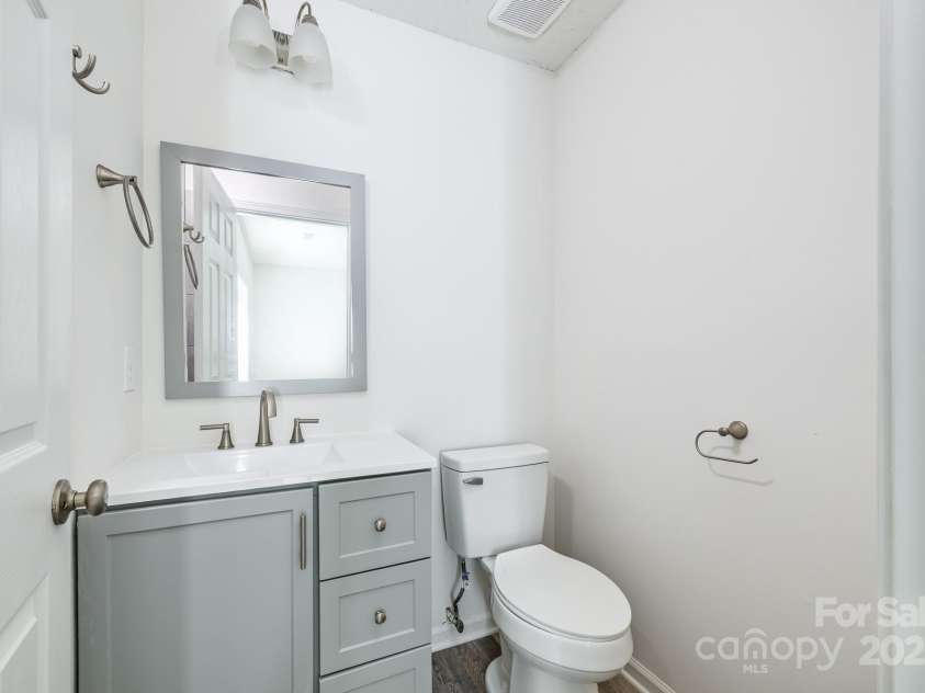 1209 Eagles Landing Drive, Charlotte, NC 28214.  MLS# CAR4282968, YatesRealty ID 29428. Primary bathroom