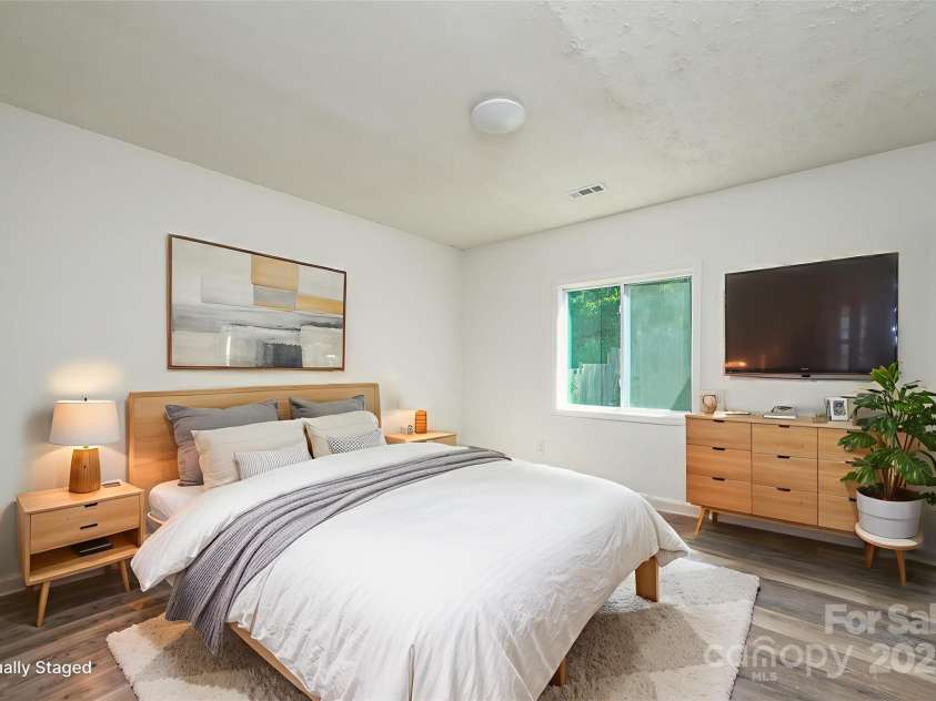 1209 Eagles Landing Drive, Charlotte, NC 28214.  MLS# CAR4282968, YatesRealty ID 29428. Primary bedroom