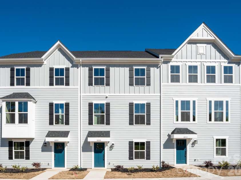 6012 Blue Ridge Oak Road, Charlotte, NC 28278.  MLS# CAR4337439, YatesRealty ID 29429. Representative Photo Only