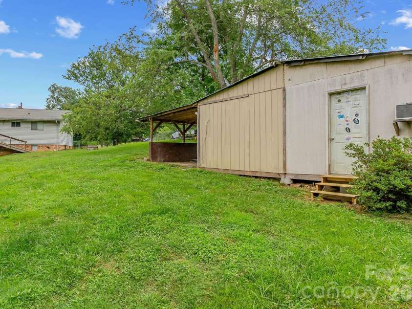 18 Briar Fork Way, Fletcher, NC 28732.  MLS# CAR4322791, YatesRealty ID 2943. 