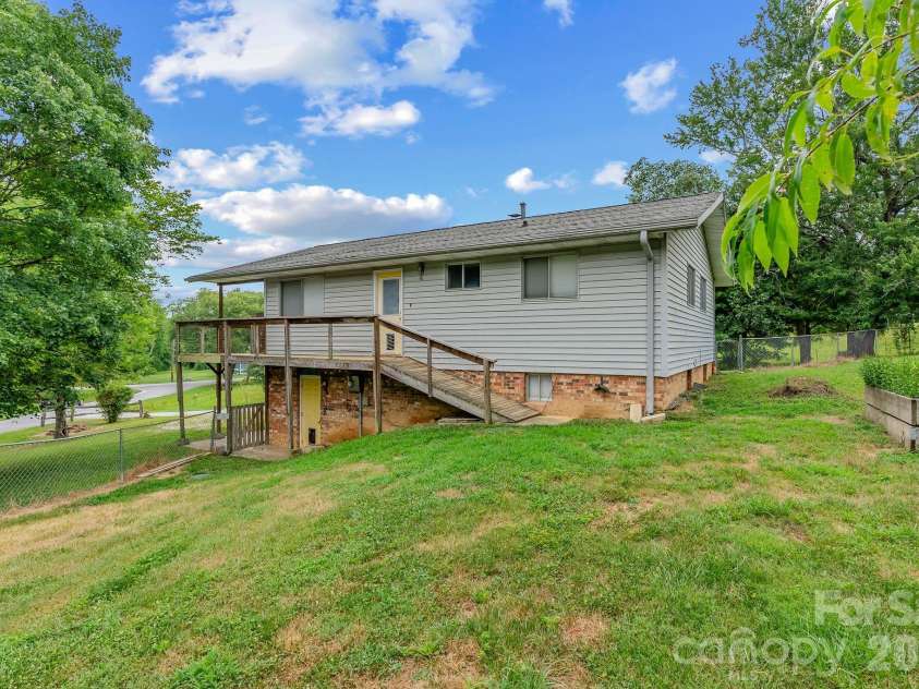 18 Briar Fork Way, Fletcher, NC 28732.  MLS# CAR4322791, YatesRealty ID 2943. 