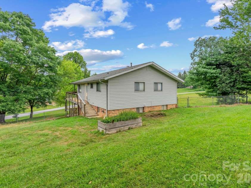 18 Briar Fork Way, Fletcher, NC 28732.  MLS# CAR4322791, YatesRealty ID 2943. 