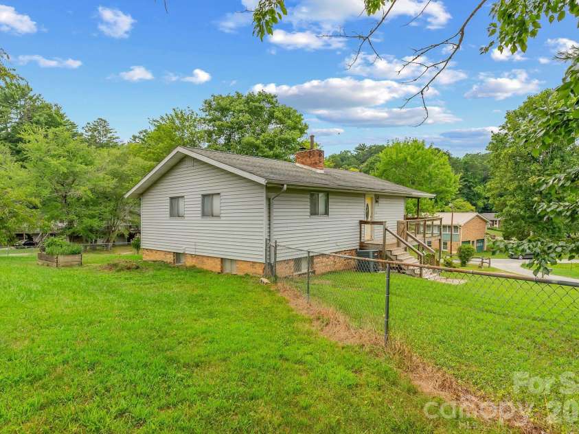 18 Briar Fork Way, Fletcher, NC 28732.  MLS# CAR4322791, YatesRealty ID 2943. 