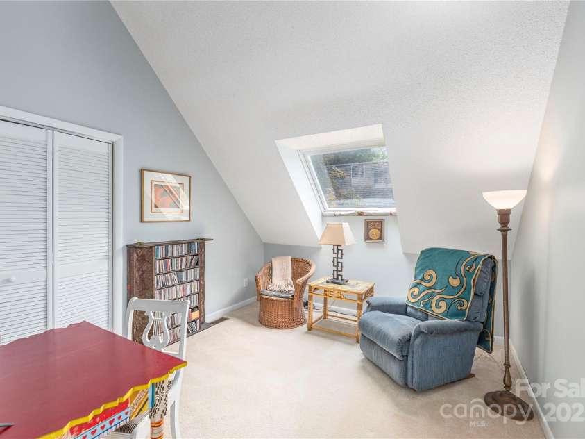 2 Stuart Circle, Asheville, NC 28804.  MLS# CAR4287508, YatesRealty ID 29431. 