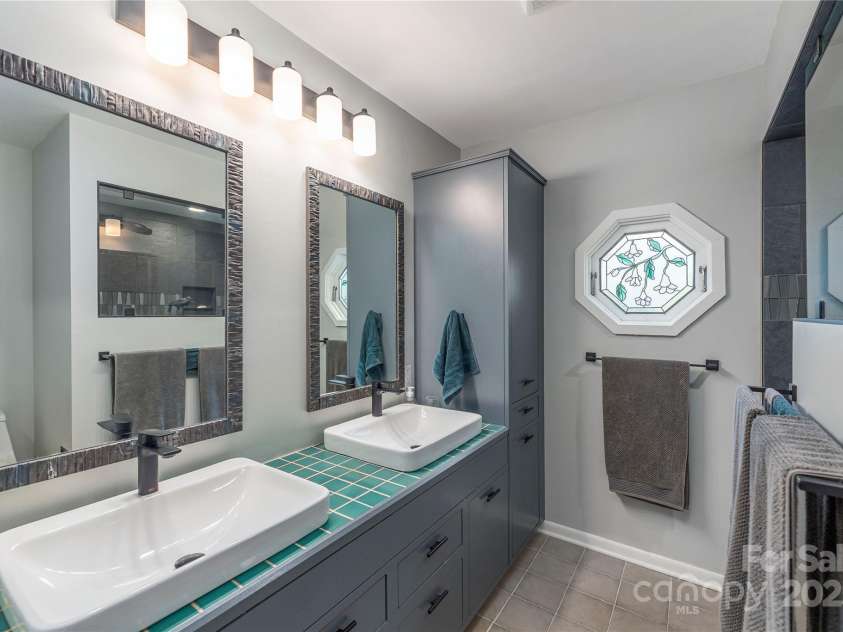 2 Stuart Circle, Asheville, NC 28804.  MLS# CAR4287508, YatesRealty ID 29431. 