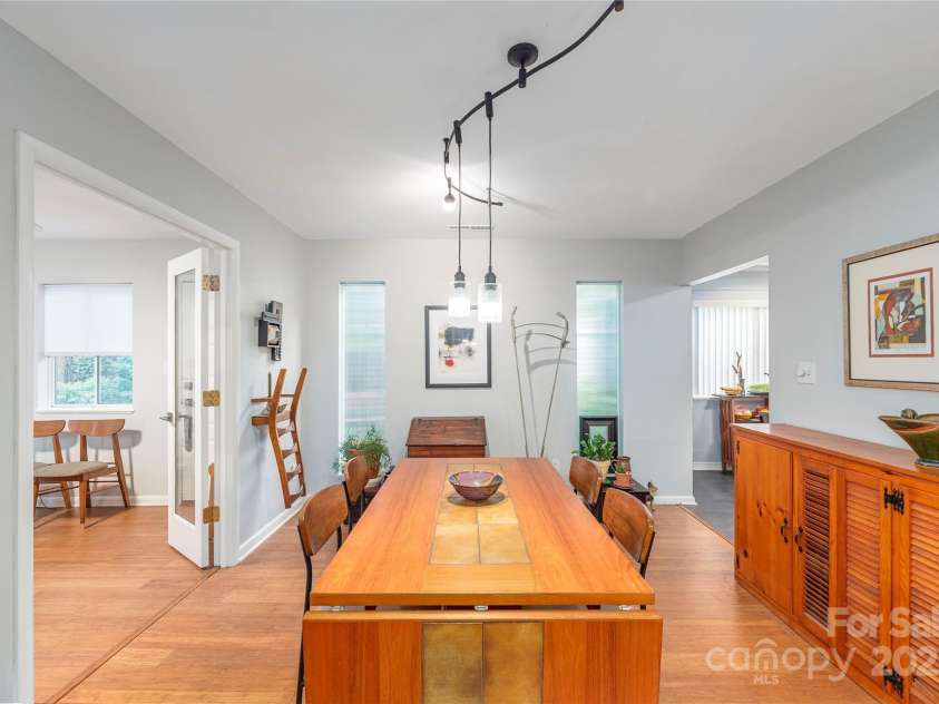 2 Stuart Circle, Asheville, NC 28804.  MLS# CAR4287508, YatesRealty ID 29431. 