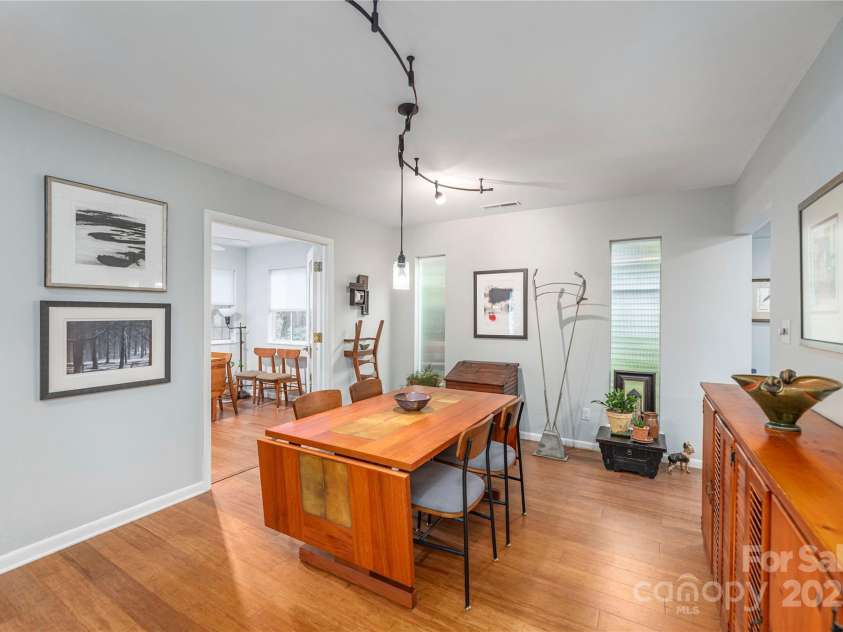 2 Stuart Circle, Asheville, NC 28804.  MLS# CAR4287508, YatesRealty ID 29431. 