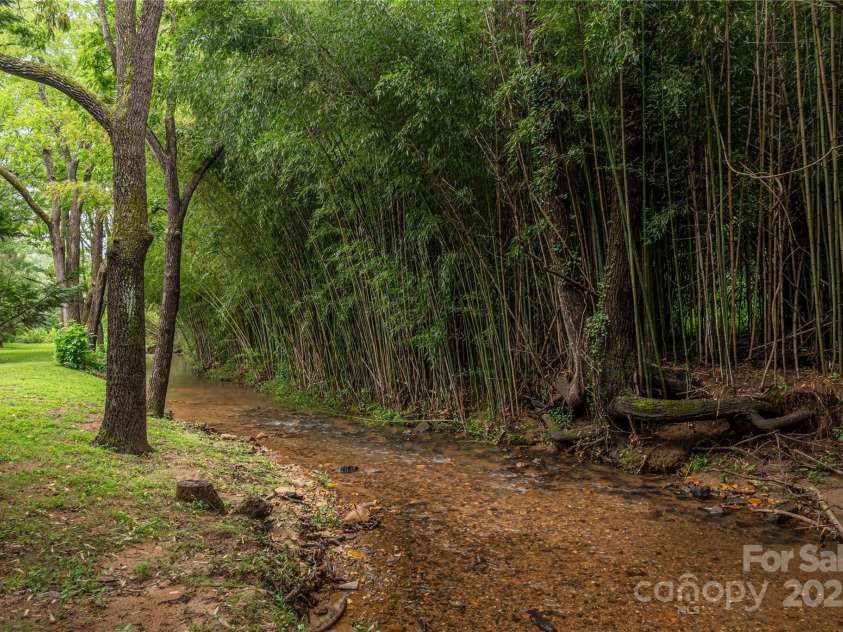 2 Stuart Circle, Asheville, NC 28804.  MLS# CAR4287508, YatesRealty ID 29431. 