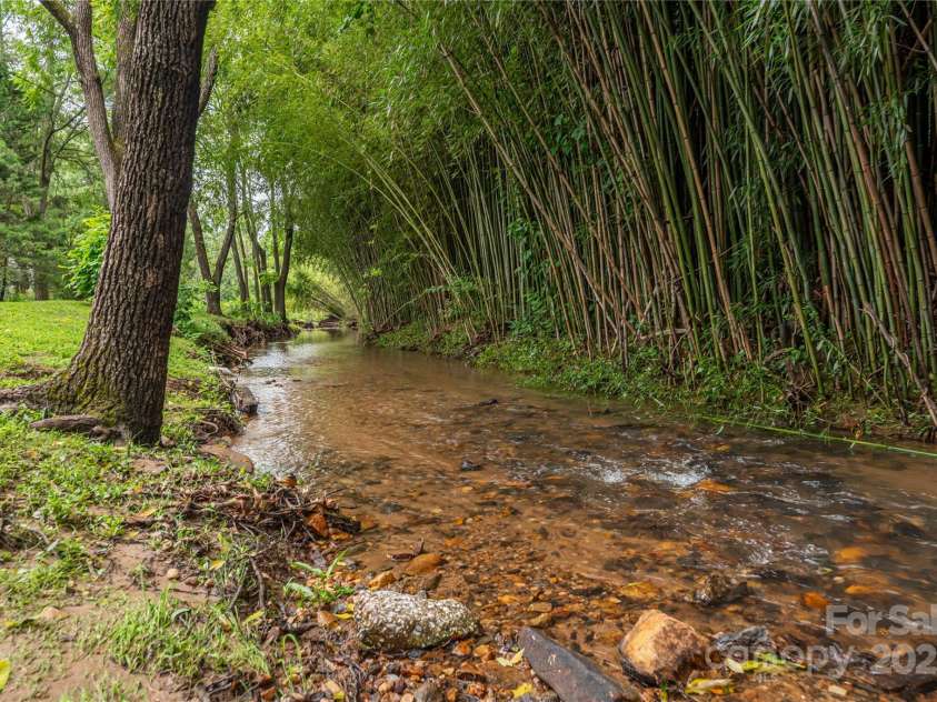 2 Stuart Circle, Asheville, NC 28804.  MLS# CAR4287508, YatesRealty ID 29431. 