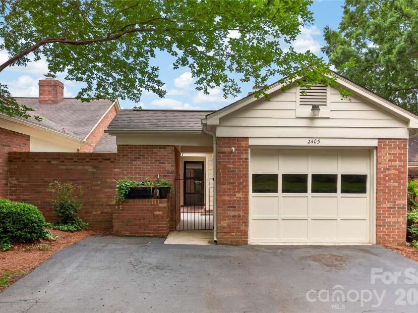 2405 Quail Lake Drive, Charlotte, NC 28210.  MLS# CAR4385863, YatesRealty ID 29432. 