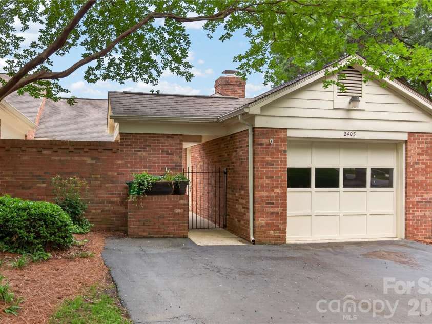 2405 Quail Lake Drive, Charlotte, NC 28210.  MLS# CAR4385863, YatesRealty ID 29432. 