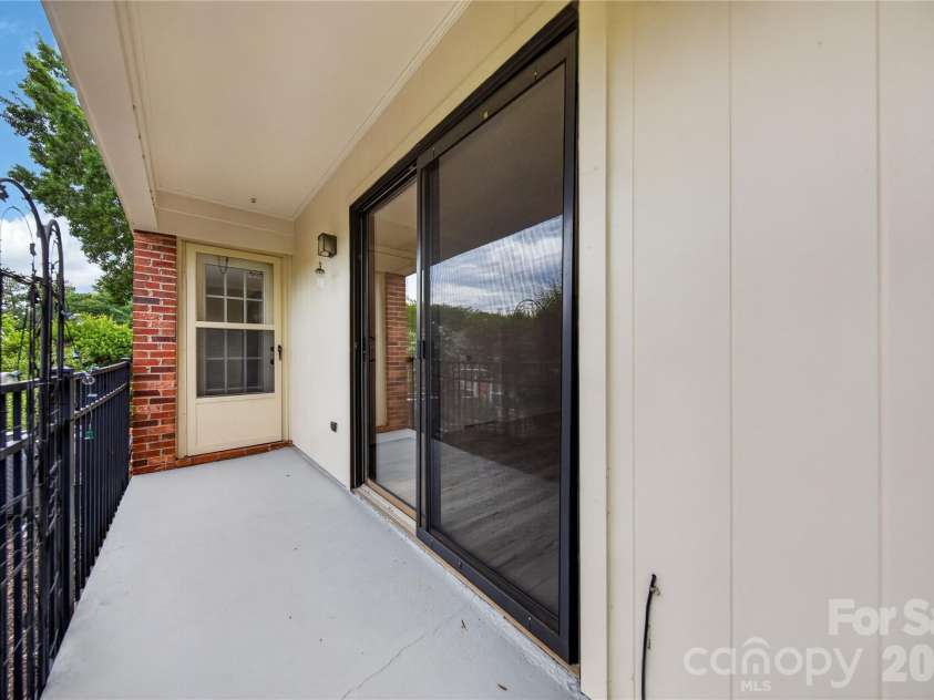 2405 Quail Lake Drive, Charlotte, NC 28210.  MLS# CAR4385863, YatesRealty ID 29432. 