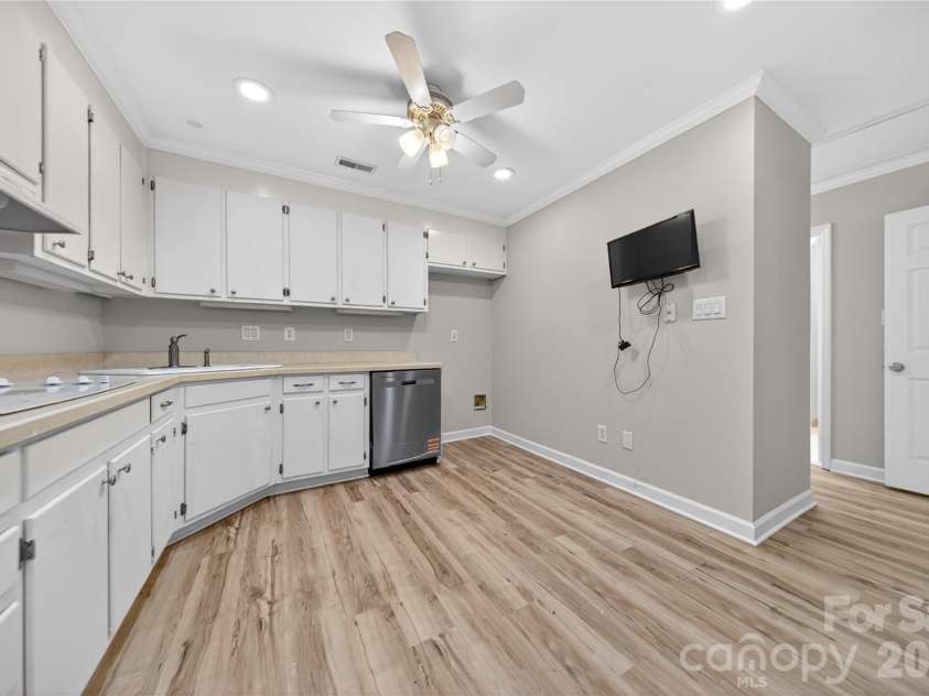 2405 Quail Lake Drive, Charlotte, NC 28210.  MLS# CAR4385863, YatesRealty ID 29432. 