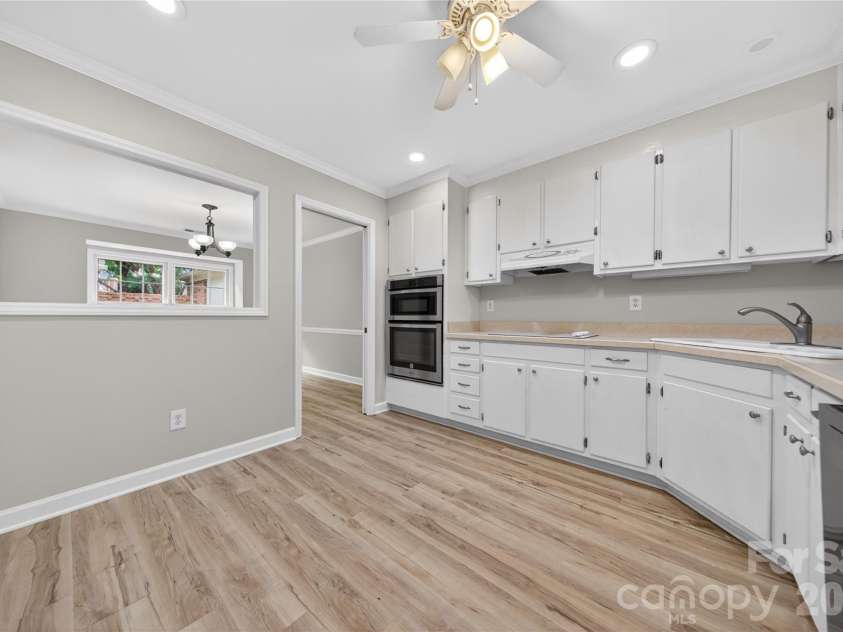 2405 Quail Lake Drive, Charlotte, NC 28210.  MLS# CAR4385863, YatesRealty ID 29432. 