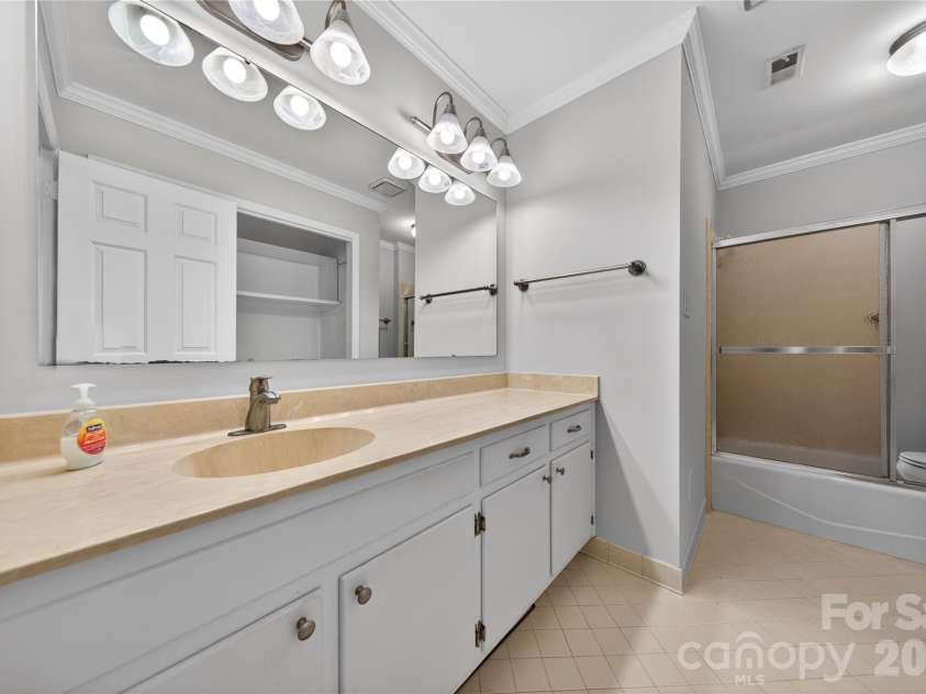 2405 Quail Lake Drive, Charlotte, NC 28210.  MLS# CAR4385863, YatesRealty ID 29432. 