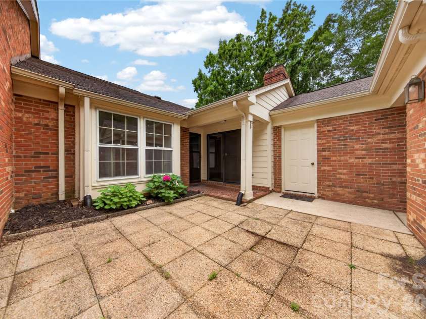 2405 Quail Lake Drive, Charlotte, NC 28210.  MLS# CAR4385863, YatesRealty ID 29432. 