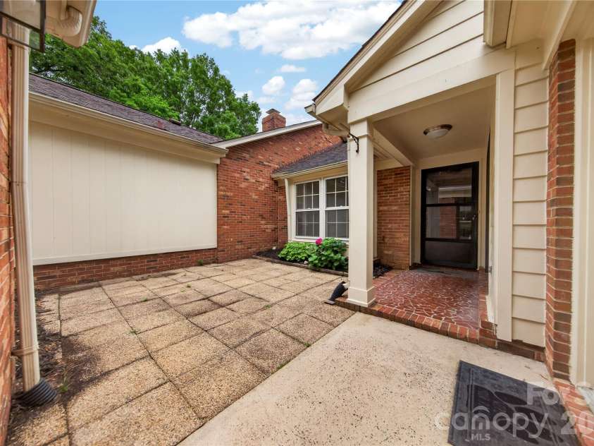 2405 Quail Lake Drive, Charlotte, NC 28210.  MLS# CAR4385863, YatesRealty ID 29432. 