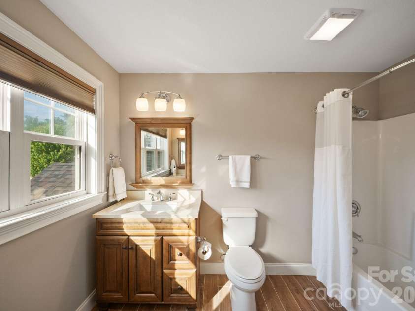 22 Asher Lane, Arden, NC 28704.  MLS# CAR4380408, YatesRealty ID 29433. Shower/tub combo