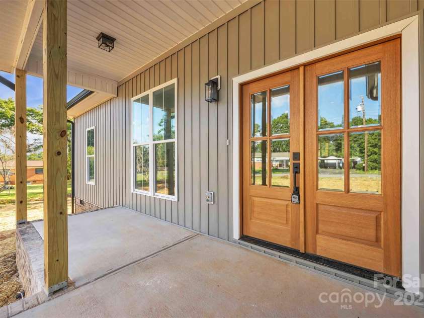 2325 32nd Street, Hickory, NC 28601.  MLS# CAR4279537, YatesRealty ID 29433. 