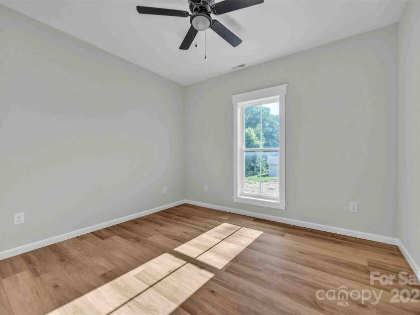 2325 32nd Street, Hickory, NC 28601.  MLS# CAR4279537, YatesRealty ID 29433. 