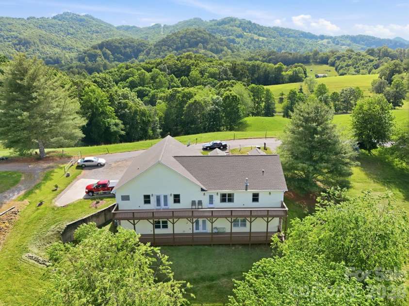 409 Tall Timbers Lane, Waynesville, NC 28785.  MLS# CAR4388661, YatesRealty ID 29434. 