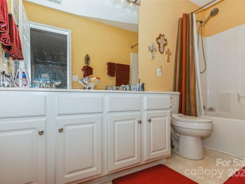 18302 Victoria Bay Drive, Cornelius, NC 28031.  MLS# CAR4280900, YatesRealty ID 29435. 