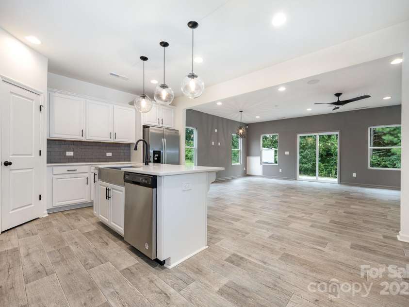 12016 Basking Drive, Charlotte, NC 28214.  MLS# CAR4266827, YatesRealty ID 29436. Kitchen #5