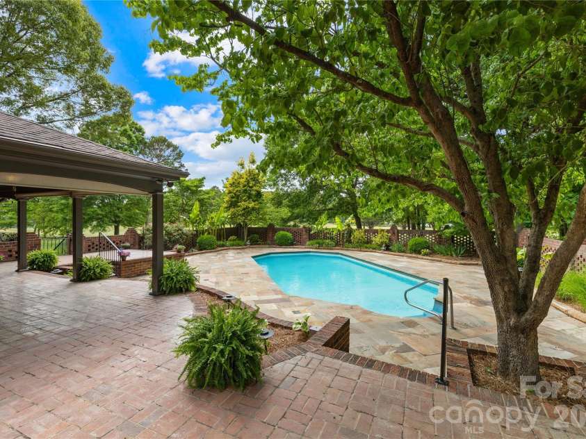 3765 Glenn Oaks Drive, Maiden, NC 28650.  MLS# CAR4381204, YatesRealty ID 29437. 