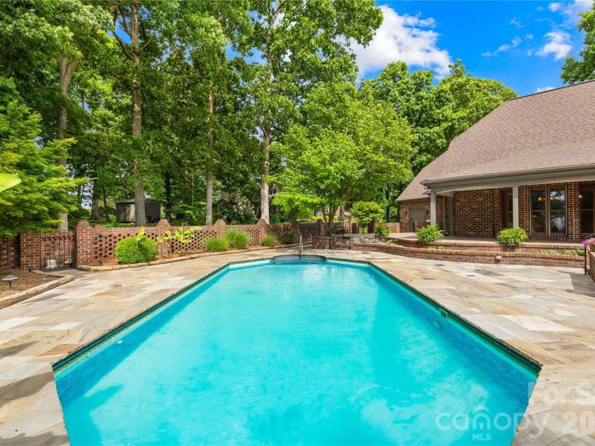 3765 Glenn Oaks Drive, Maiden, NC 28650.  MLS# CAR4381204, YatesRealty ID 29437. 