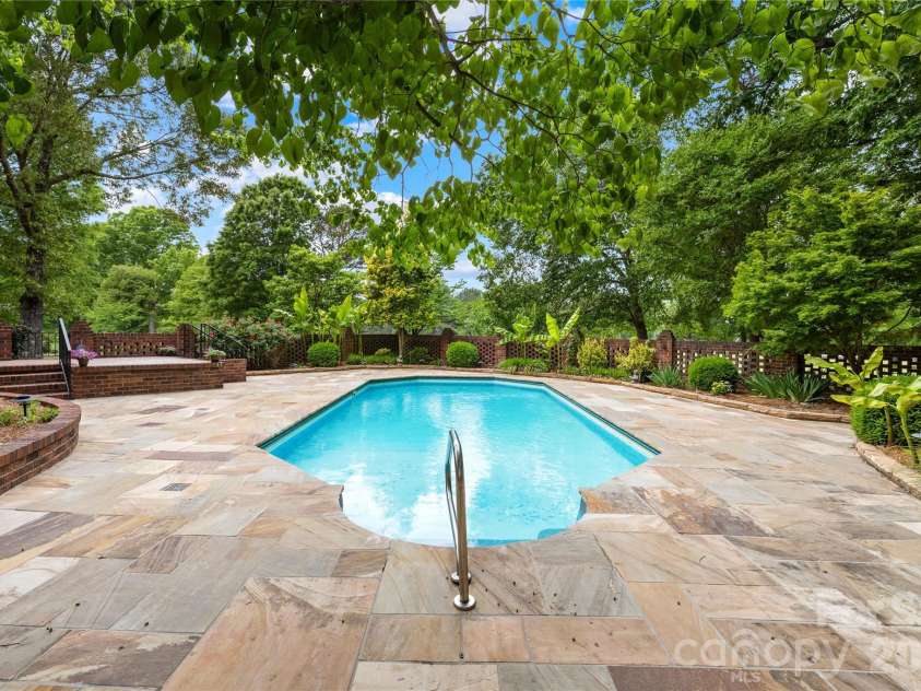 3765 Glenn Oaks Drive, Maiden, NC 28650.  MLS# CAR4381204, YatesRealty ID 29437. 