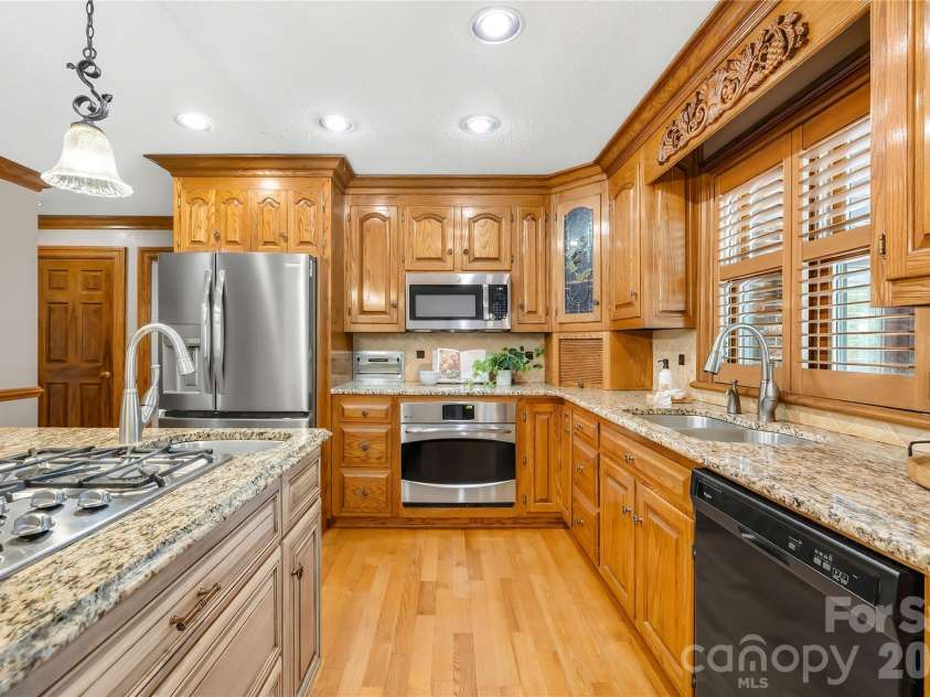 3765 Glenn Oaks Drive, Maiden, NC 28650.  MLS# CAR4381204, YatesRealty ID 29437. 