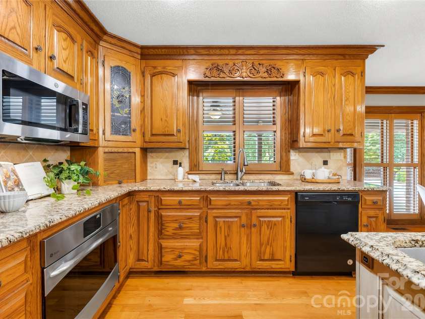 3765 Glenn Oaks Drive, Maiden, NC 28650.  MLS# CAR4381204, YatesRealty ID 29437. 