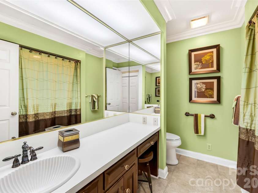 3765 Glenn Oaks Drive, Maiden, NC 28650.  MLS# CAR4381204, YatesRealty ID 29437. 