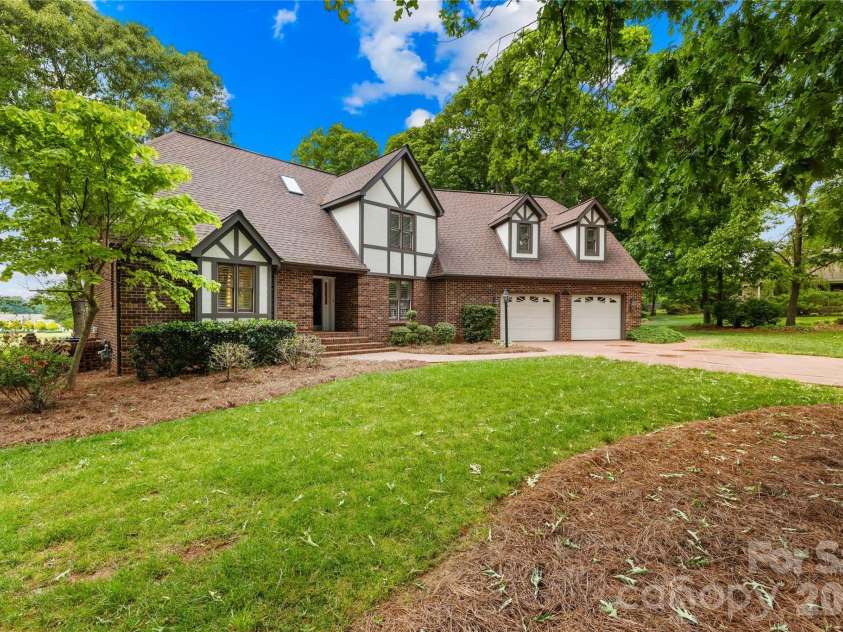 3765 Glenn Oaks Drive, Maiden, NC 28650.  MLS# CAR4381204, YatesRealty ID 29437. 